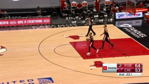 【NBA集锦】一个也想防?泰迪斯杨携手怀特戏耍防守三分无解