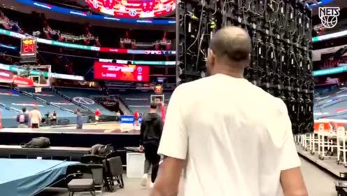 【NBA集锦】昔日“雷霆四少”重聚 杜兰特从更衣室步入赛场