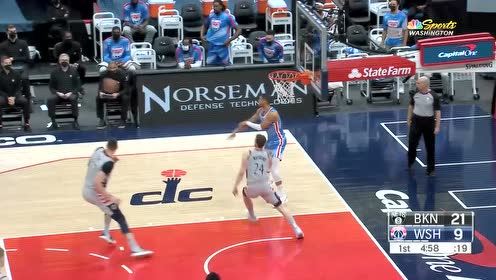 【NBA集锦】比尔不满球队防守 怒将篮球砸向篮架