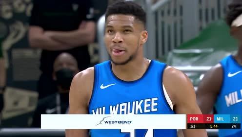 【NBA集錦】身體優(yōu)勢不容小覷 字母哥身陷包圍強勢突破上籃打成2+1