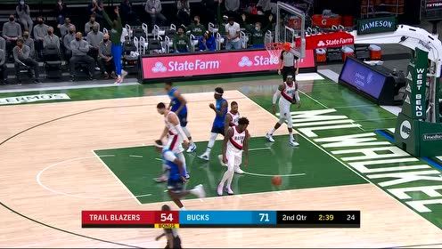 【NBA集錦】神仙打架！利拉德高難度失衡上籃洛佩茲跟緊三分反擊