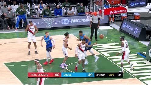 【NBA集錦】科溫頓傳球出現(xiàn)低級失誤 字母哥機警搶斷大步流星上籃反擊