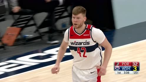 【NBA集錦】主持人都驚呆了 利拉德神仙后仰跳投