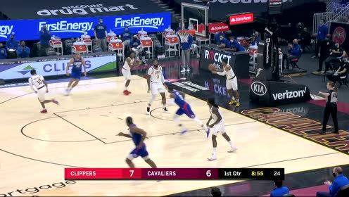 【NBA集錦】泡椒蝴蝶穿花突破上籃 無(wú)視兩人防守把球打進(jìn)