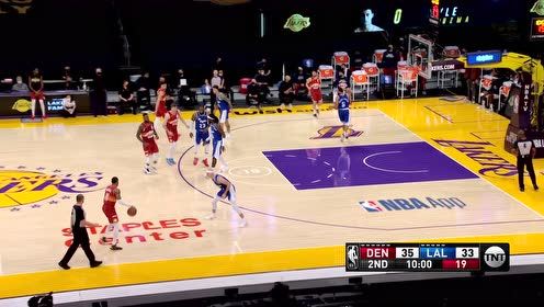 【NBA集锦】库兹马底角三分一箭穿心 回头单手血帽送火锅