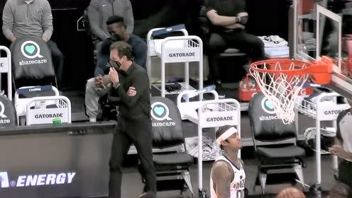【NBA集錦】老將出馬一個頂倆 加里納利晃起兩人之后再出手打成2+1