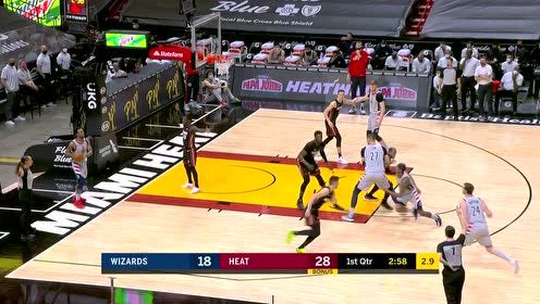 【NBA集锦】给教练气坏了 比尔24秒违例惨被换下
