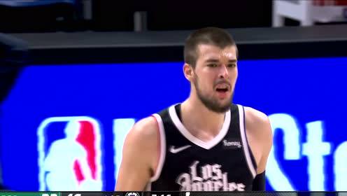 【NBA集锦】转身直接干飞对手!祖巴茨双手劲扣力大无穷