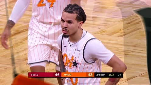【NBA集锦】强势突破撕裂防线 安东尼顶飞怀特上篮打进
