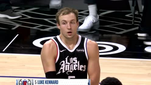 【NBA集锦】突破引来三人合围 小卡分球肯纳德三分入网