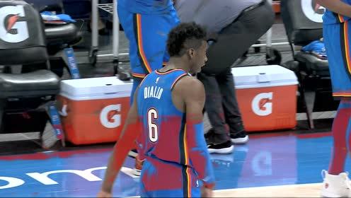 【NBA集錦】遭遇釘板血帽＋籃下被鑿穿 留給雷霆的時(shí)間不多了
