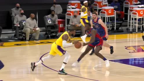 【NBA集锦】詹姆斯节奏变化真美妙 单臂暴扣霸气中有些优雅