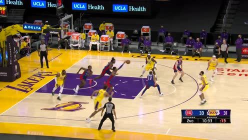 【NBA集锦】詹姆斯遭抢断不回防 反击直接送重扣这波在第五层