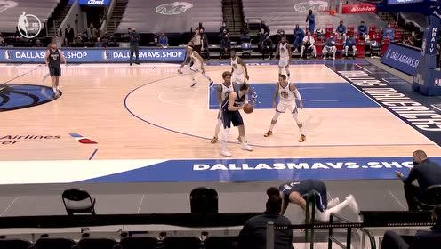 【NBA录像回放 国语】狠起来真玩命!鲍威尔为救球鱼跃龙门失衡扑街倒地