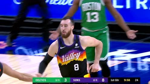 【NBA集錦】布克持球突破吸引火力 卡明斯基接球起飛雙臂暴扣炸筐