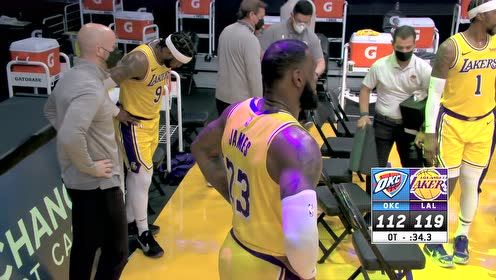 【NBA集錦】加時(shí)賽給詹姆斯累壞了！暫停期間直接躺上技術(shù)臺(tái)
