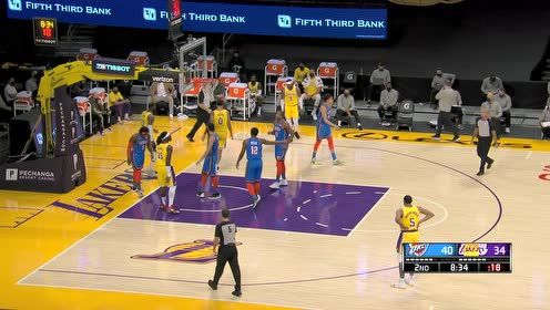 【NBA集錦】濃眉的活讓你干了？庫茲馬追身大帽扇飛霍福德！