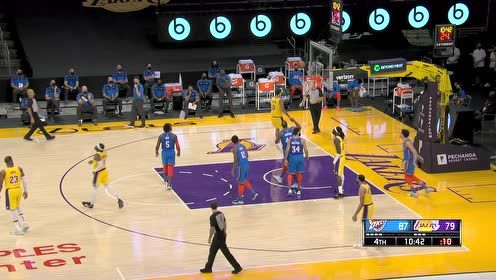 【NBA集錦】湖人危！雷霆隊(duì)萬箭齊發(fā)三分連珠炮