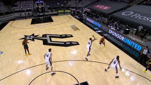 【NBA集锦】你觉得你能防住我？库里以退为进命中超远压哨三分