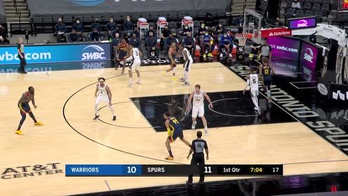 【NBA集锦】传球不到位库里也给你扔进 格林达成生涯第3000次助攻里程碑