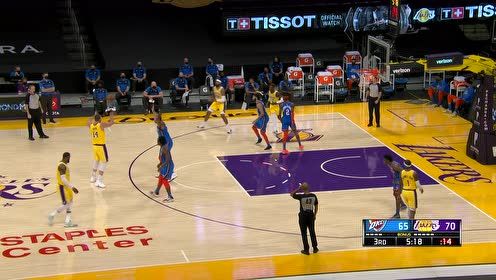 【NBA集錦】根本攔不住啊 詹姆斯豪橫突破獻(xiàn)上反手暴扣