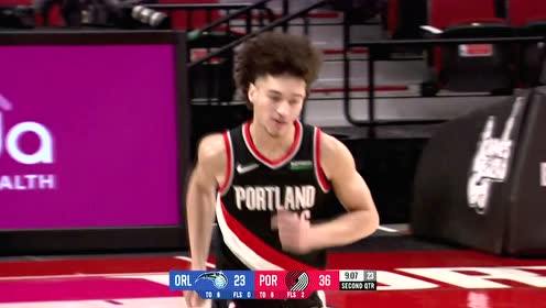 【NBA集锦】攻守兼备状态无解 安东尼底角三分飚中再送大帽