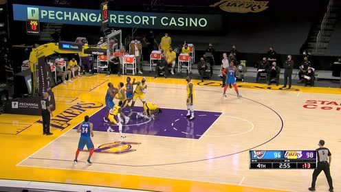 【NBA集锦】老将出马 霍福德篮下抢球完成补篮