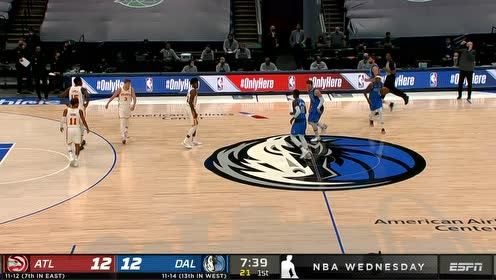 【NBA集锦】身体优势碾压!波尔津吉斯无视卡佩拉轻舒猿臂暴扣虐筐