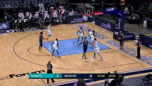 【NBA集锦】鲍尔挑战布鲁克斯 抢断暴扣一气呵成