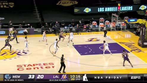 【NBA集锦】你也会推土机突破了?库兹马一条龙杀进篮下取分