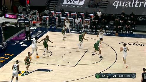 【NBA集錦】博格達(dá)諾維奇人縫手遞手 費(fèi)沃斯接球干拔抬手打進(jìn)