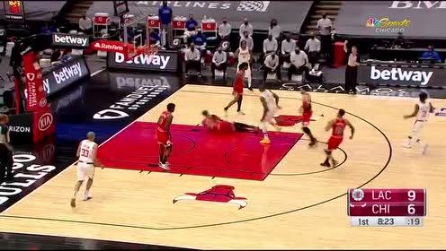 【NBA集錦】開場(chǎng)就是晴天霹靂！萊昂納德伊巴卡接連受傷下場(chǎng)接受治療