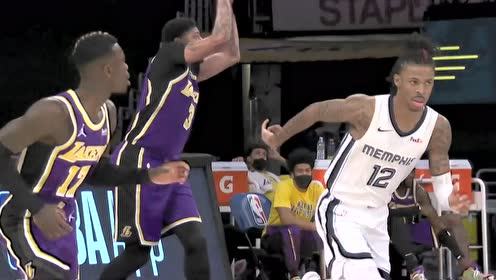 【NBA集锦】这谁拦得住啊!詹姆斯一往无前一突三上篮打进2+1