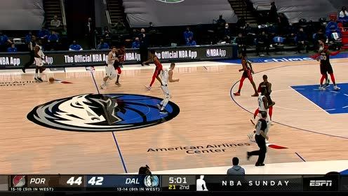 【NBA集錦】要不您來(lái)試試？利拉德傳球直接傳給教練