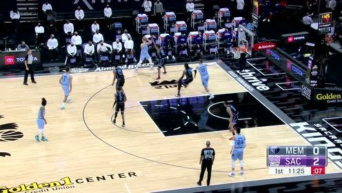 【NBA集錦】北卡黑鷹化身地面流 籃下腳步晃暈瓦蘭