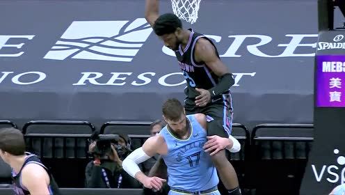 【NBA集锦】这样的动作不应出现在篮球场上！瓦兰遭隔扣后恶意摔下梅图