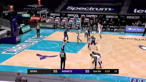 【NBA集锦】德罗赞分球底角 沃克一步过掉比永博完成双手暴扣