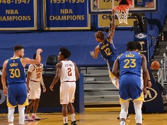 NBA常规赛：三节战罢，勇士101-84领先骑士17分