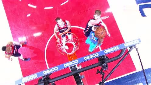 【NBA集錦】這球老霸氣了 努瓦巴秒過對手雙手虐筐