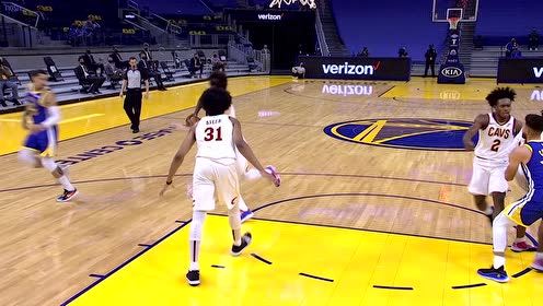 【NBA集锦】库里套路性吸引防守!格林借机连线乌布雷空切劈扣2+1