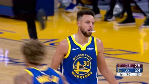 【NBA集锦】看表情不太好!库里急刹车顶住防守后手抓膝关节略显不适