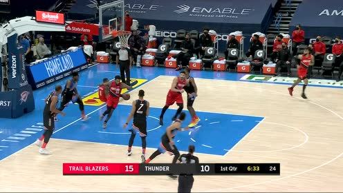 【NBA集錦】連續(xù)變向撕裂防線 利拉德連過三人上籃建功