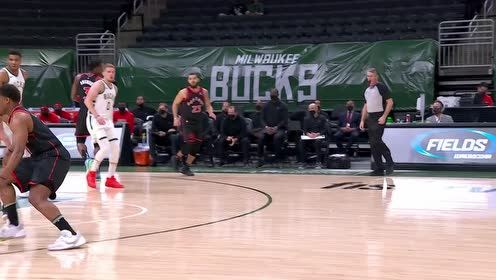 【NBA集锦】手感热的发烫 洛瑞漂移中投+底角三分连拿6分