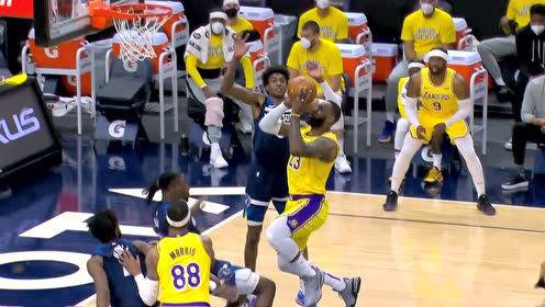 【NBA集锦】小伙子我记住你了！詹皇突破上篮惨遭麦克丹尼尔斯排球大帽