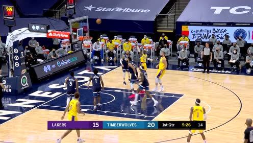 【NBA集锦】休息也要坐在浓眉旁边！詹皇单打碾进篮下强取两分