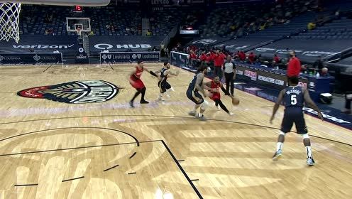【NBA集锦】利拉德绕人如绕桩 夹缝突破优雅上篮打进