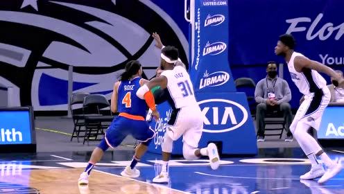 【NBA集锦】2米40的臂长着实恐怖 班巴血帽罗斯