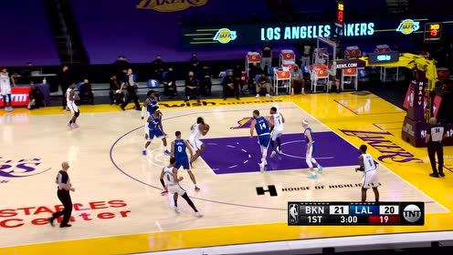 【NBA集錦】哈登突破上籃偏出 布朗旱地拔蔥雙手補(bǔ)扣