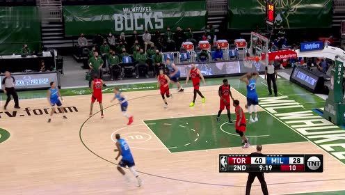 【NBA集锦】迪文琴佐眼观六路送妙传 字母哥无人防守轻松暴扣