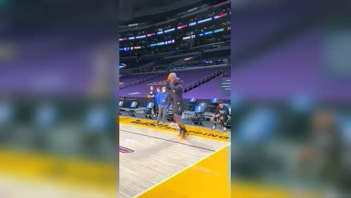 【NBA集錦】湖人大戰(zhàn)籃網(wǎng)一觸即發(fā) 哈登賽前訓(xùn)練手感火爆